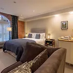 Chocolets - The Kitkat Apartment York