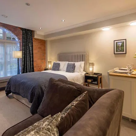 Chocolets - The Kitkat Apartment York