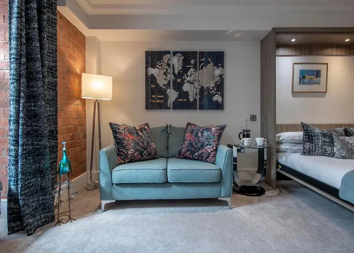 Chocolets - The Kitkat Apartament York