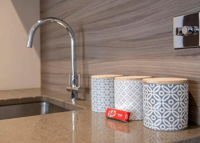 Chocolets - The Kitkat Apartament York