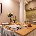 Chocolets - The Kitkat Apartamento