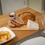 Chocolets - The Kitkat Apartamento